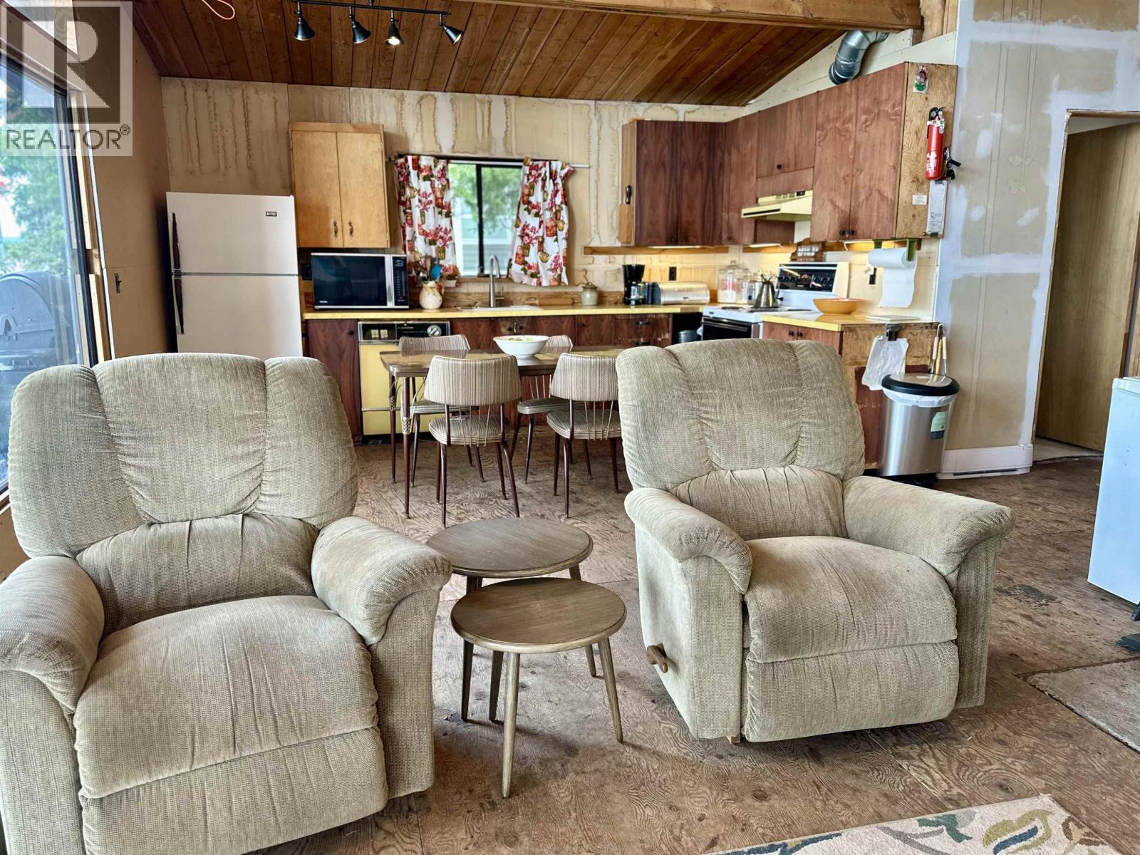 1367 S GREEN LAKE ROAD - 9