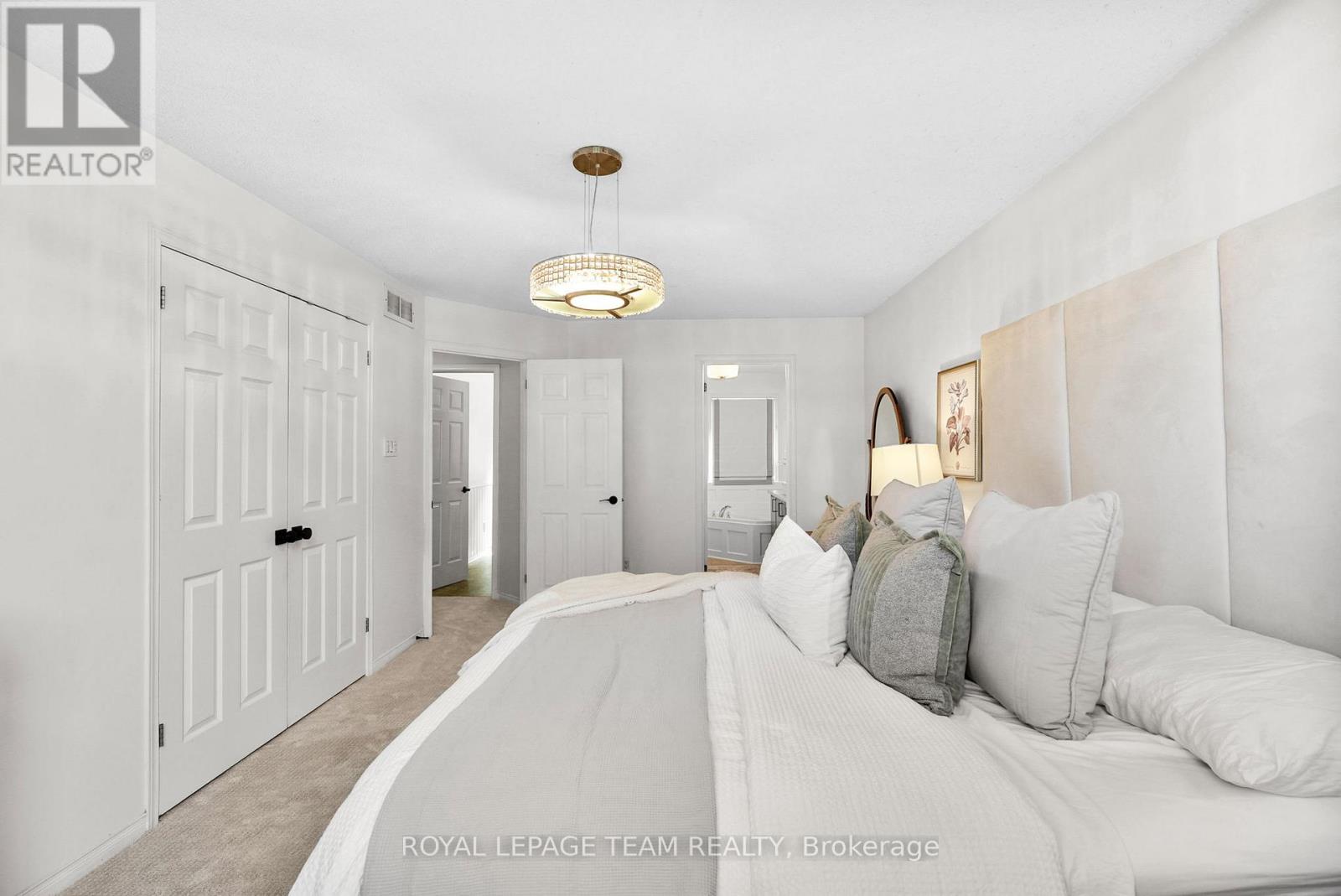 2122 SAUNDERS AVENUE - 22