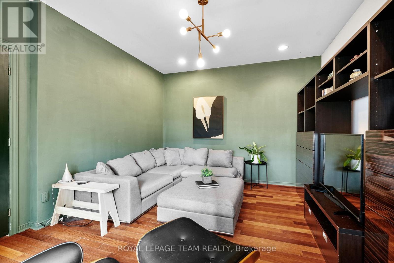 2122 SAUNDERS AVENUE - 20