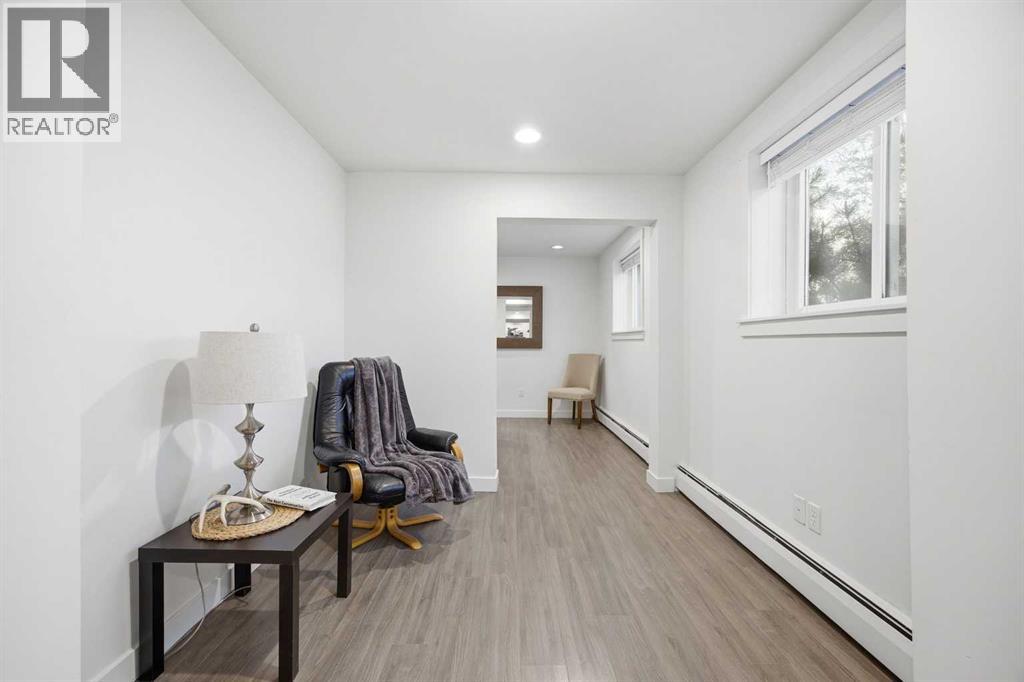 #101 2221 14 Street SW - 16