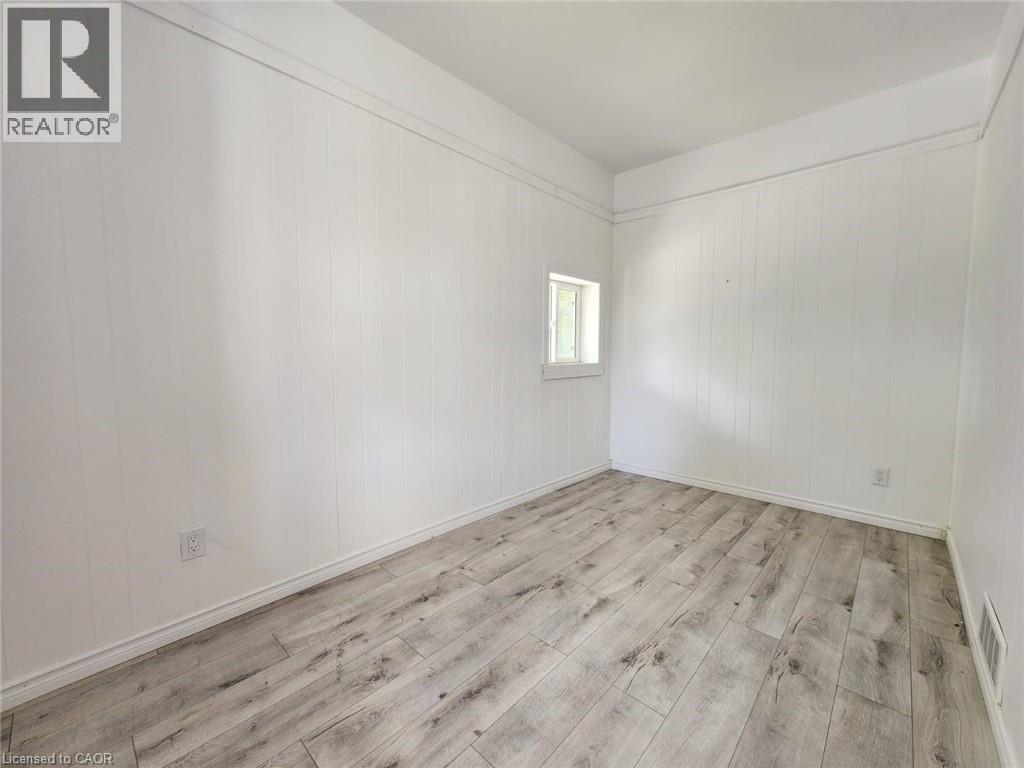 32 NIAGARA Street, Brantford, Ontario, N3R4E2 — Photo 2