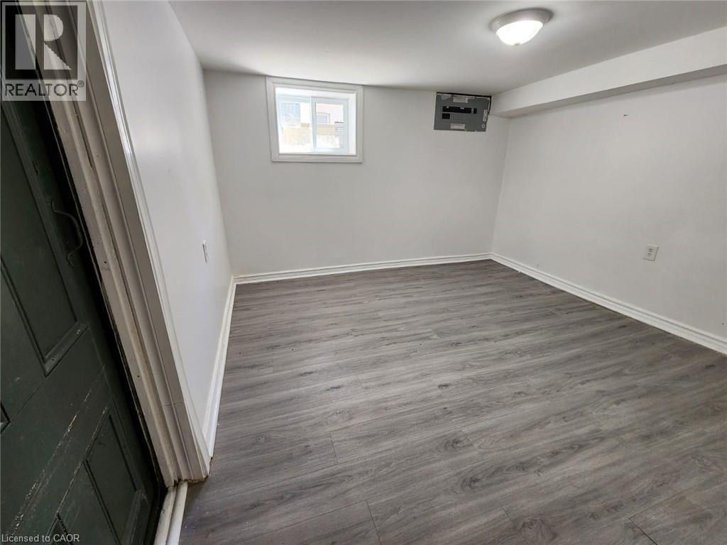 32 NIAGARA Street, Brantford, Ontario, N3R4E2 — Photo 9
