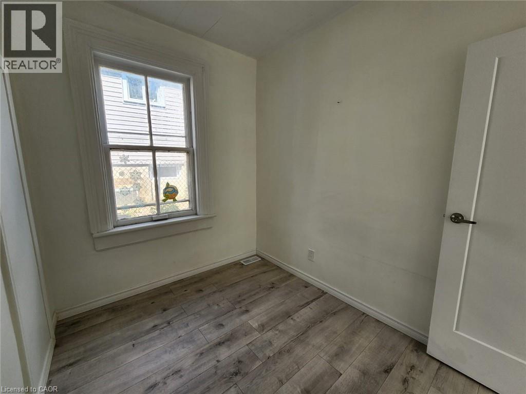 32 NIAGARA Street, Brantford, Ontario, N3R4E2 — Photo 11