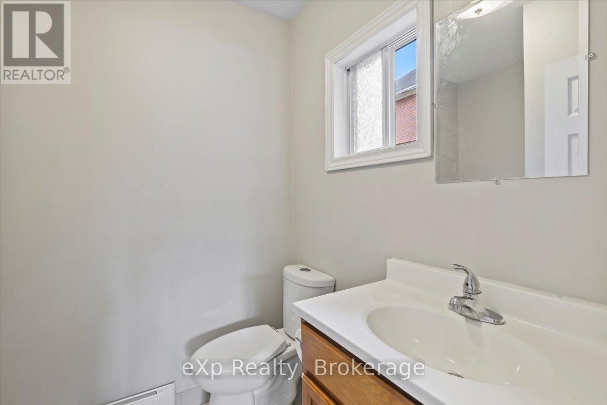 496 MAIN STREET E - 12