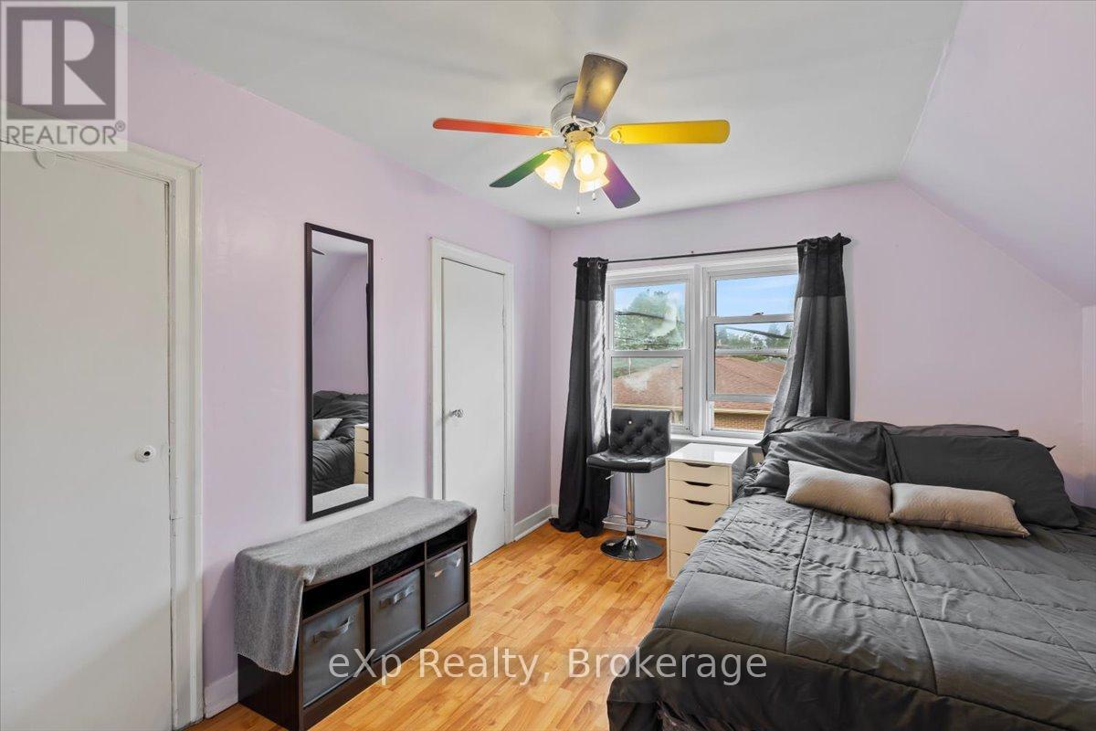 496 MAIN STREET E - 15