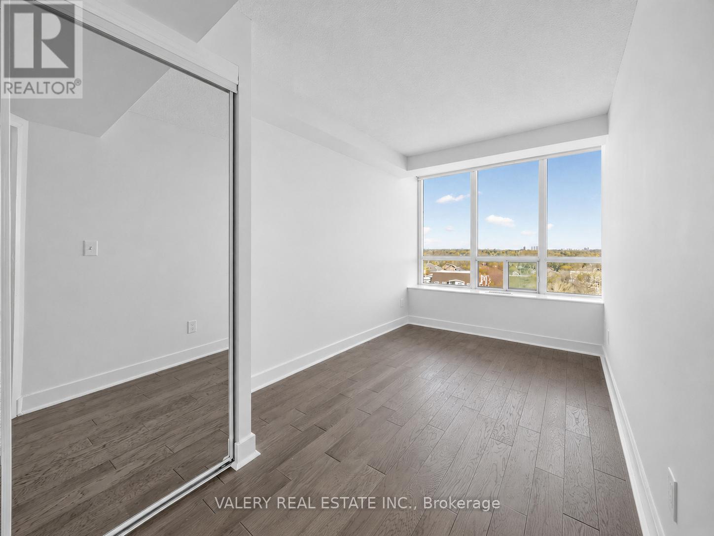 #827 250 MANITOBA STREET - 16