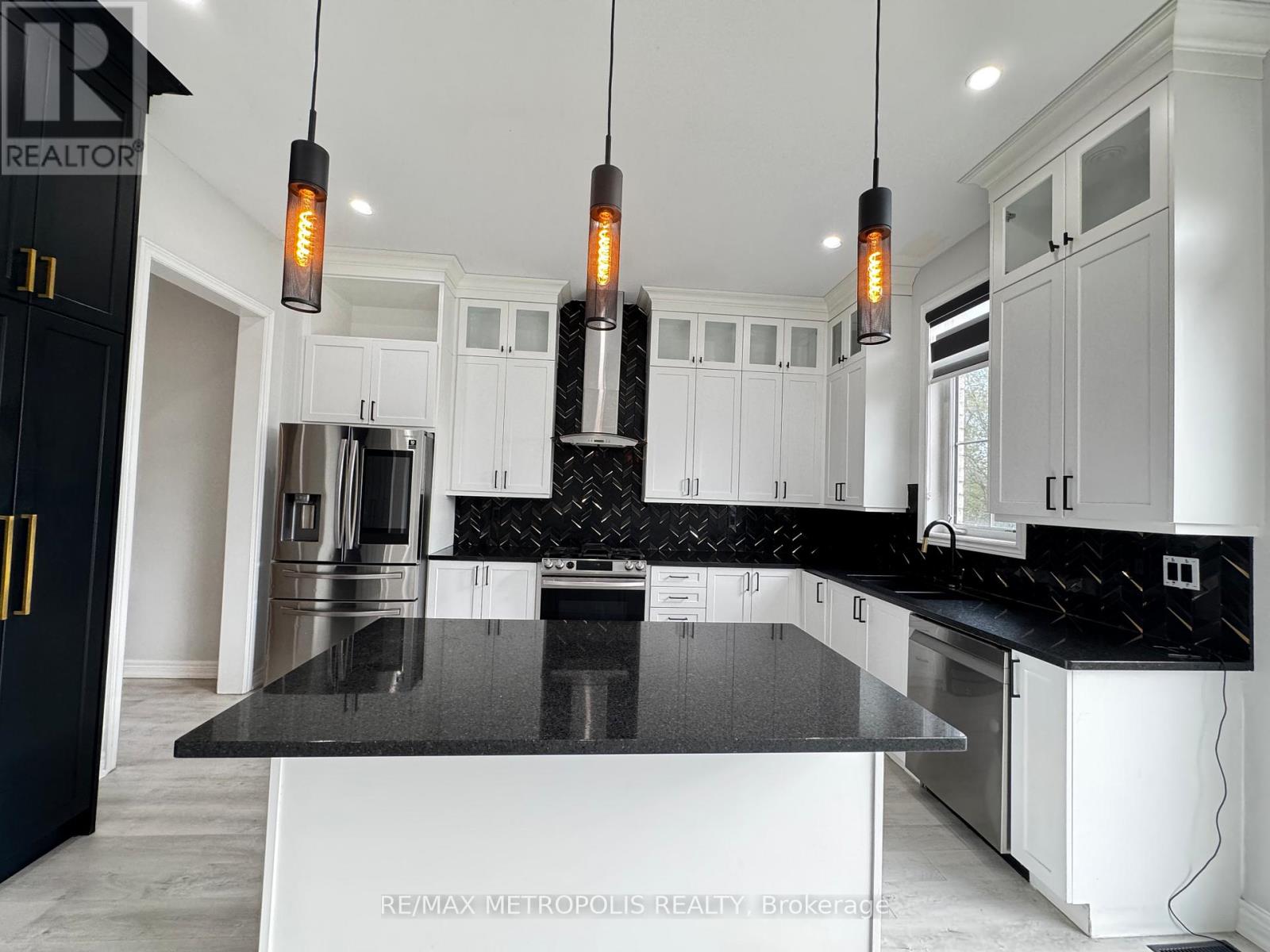 133 AUCKLAND DRIVE - 8