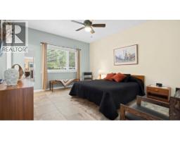 Living room - 427 Bayles Road, Nakusp, BC V0G1R1 Photo 14