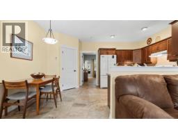 Full bathroom - 427 Bayles Road, Nakusp, BC V0G1R1 Photo 9