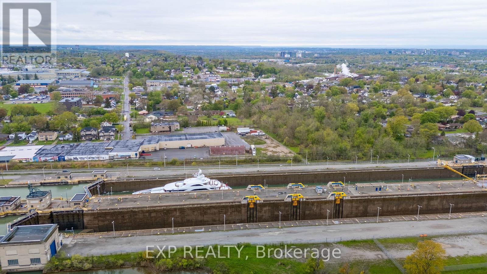 #303 78 WELLAND STREET N - 27