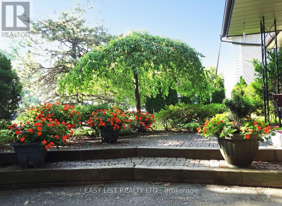 1035 OSHAWA BOULEVARD N - 2