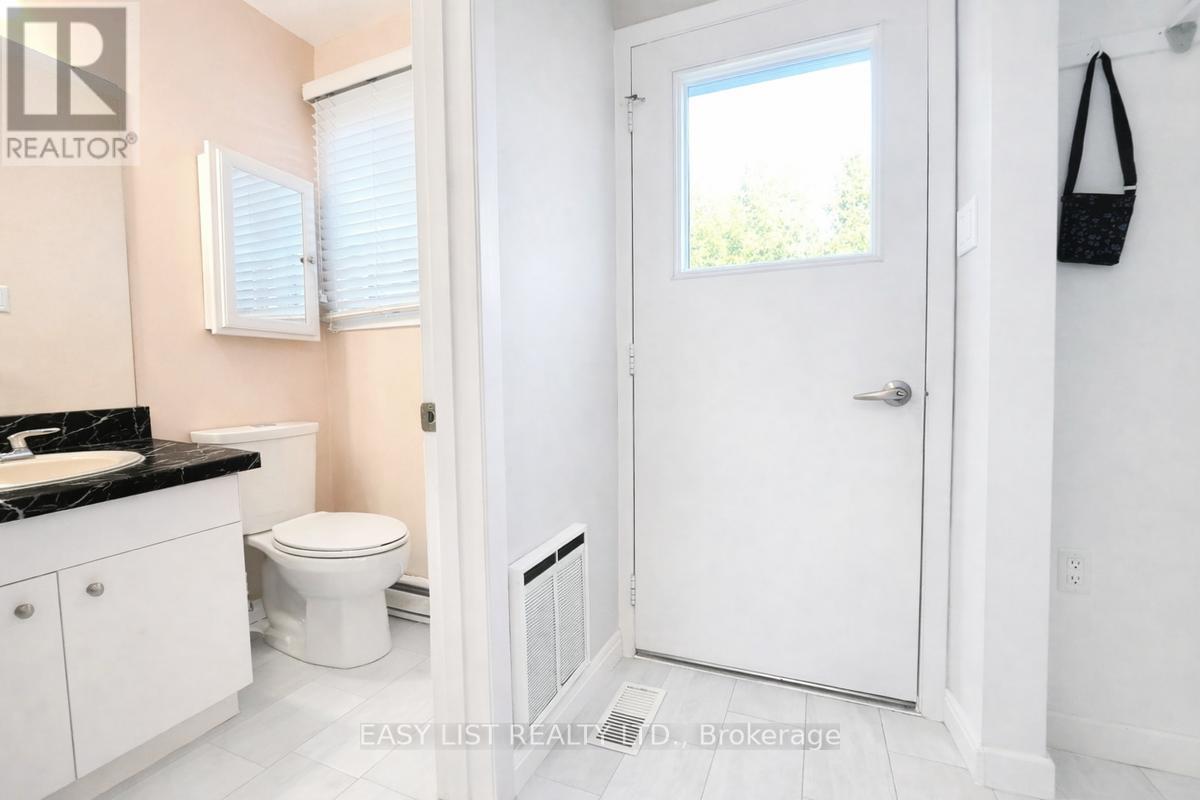 1035 OSHAWA BOULEVARD N - 8