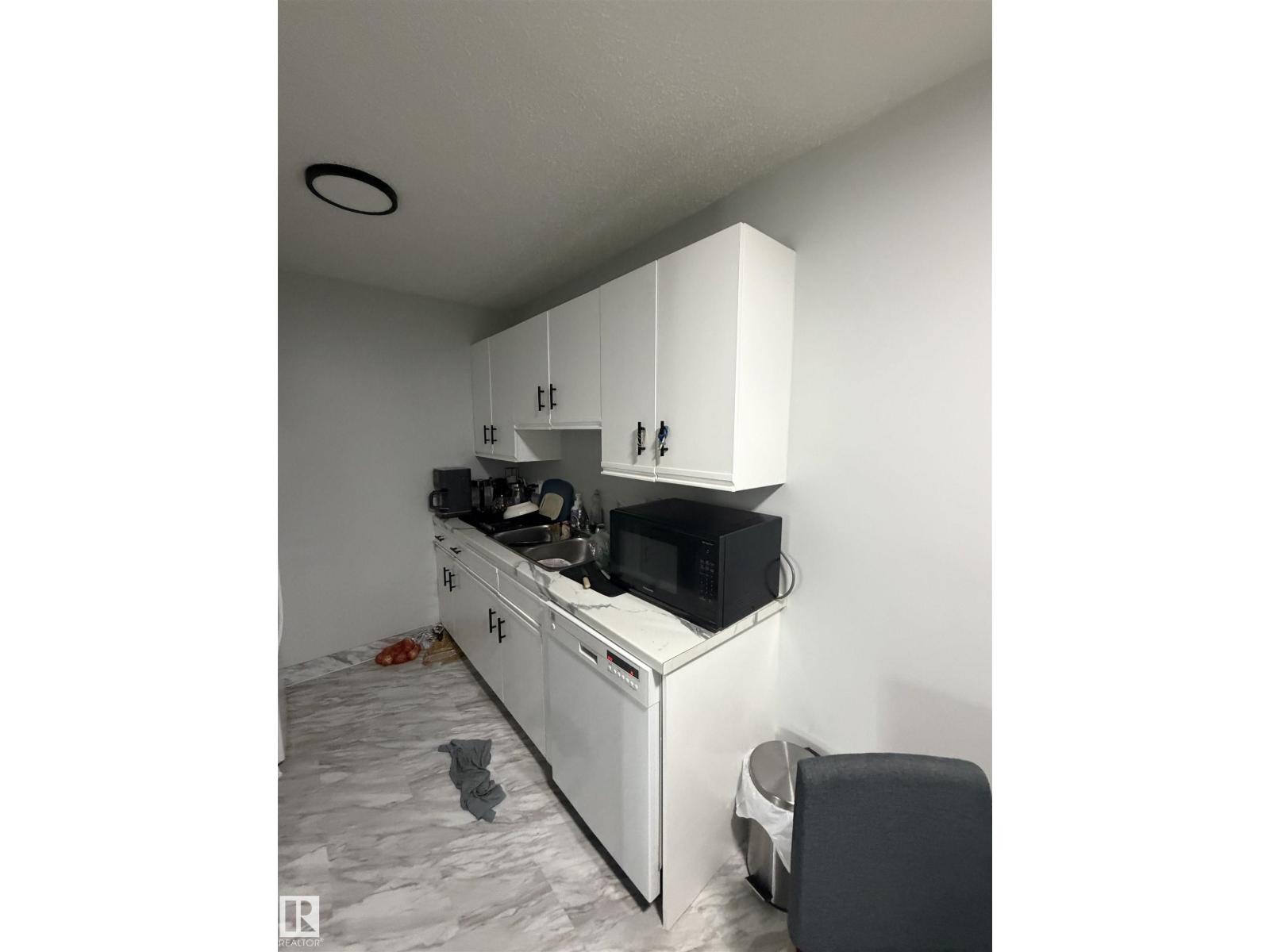 #205 10136 160 ST NW - 4