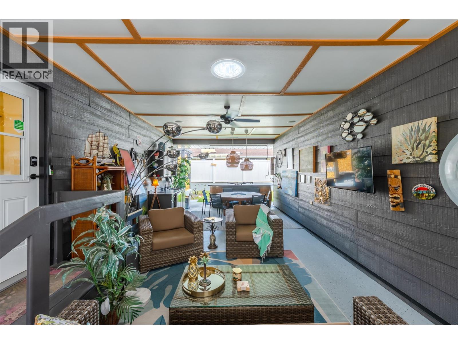 5809 Cottonwood Drive - 75