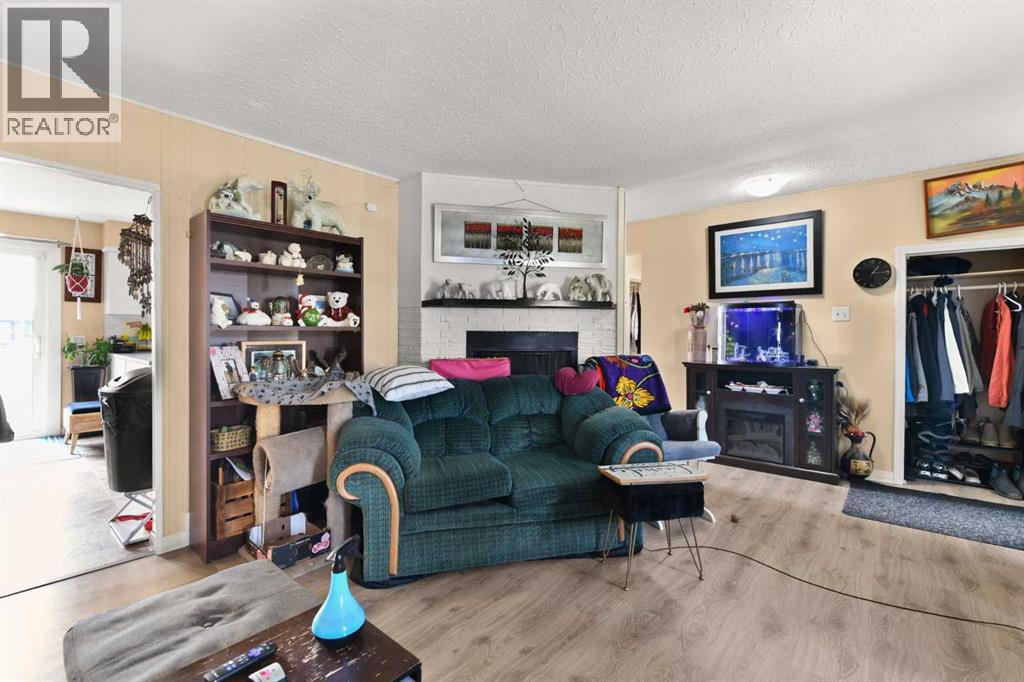 9517 99 Avenue - 10