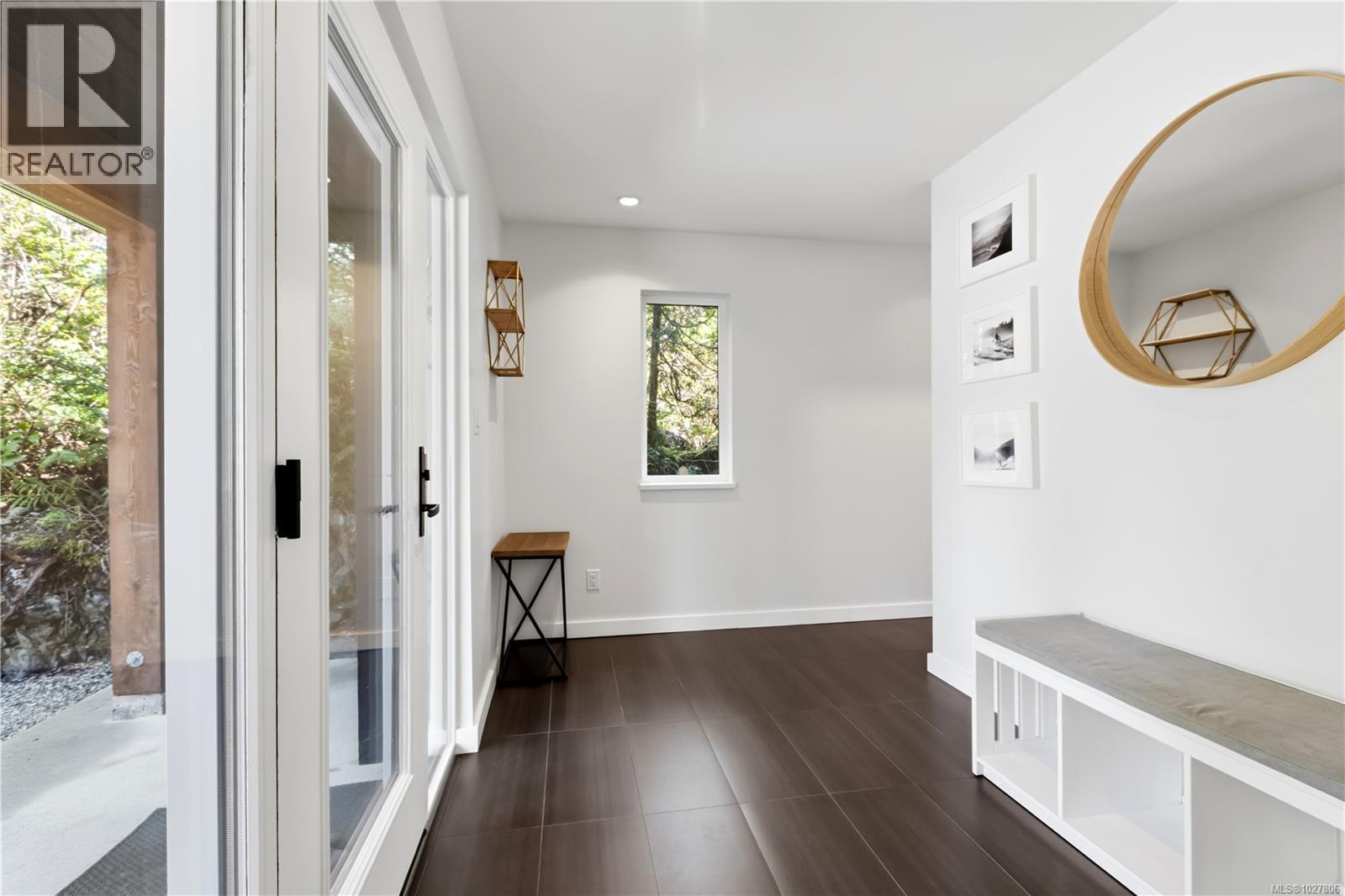 823 Lorne White Pl, Ucluelet