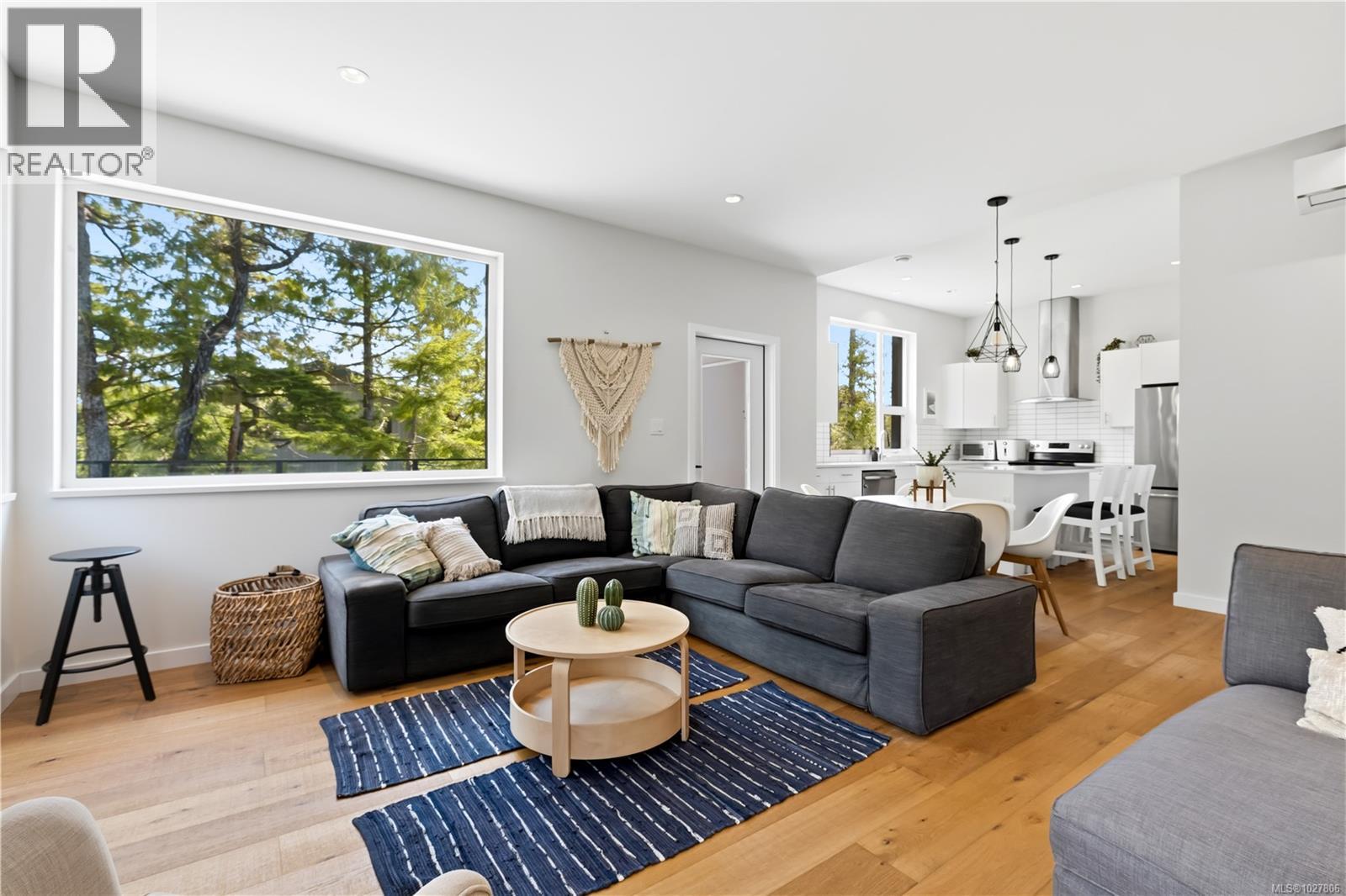 823 Lorne White Pl, Ucluelet