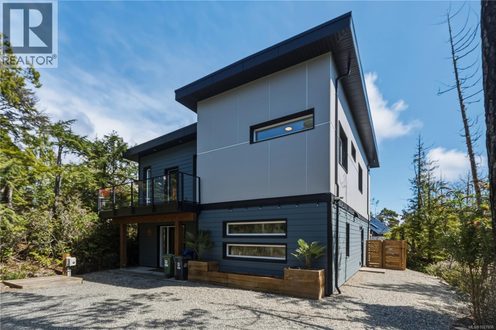 823 Lorne White Pl, Ucluelet