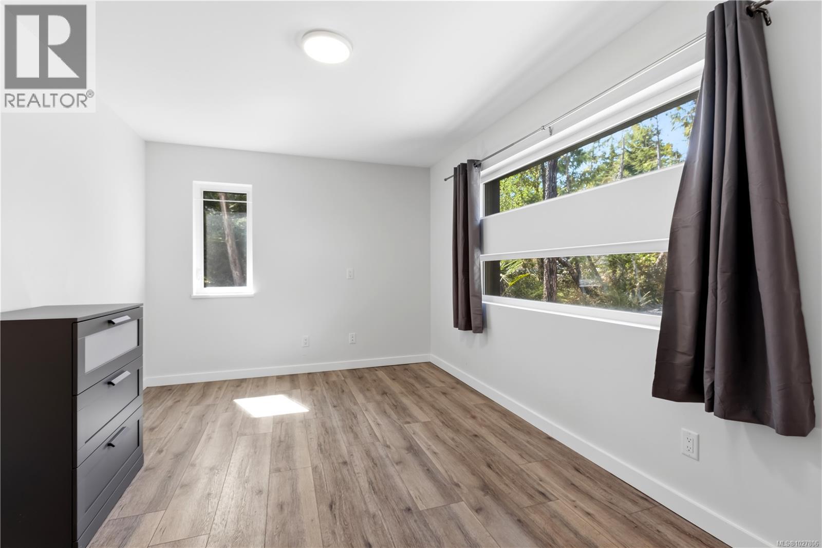 823 Lorne White Pl, Ucluelet