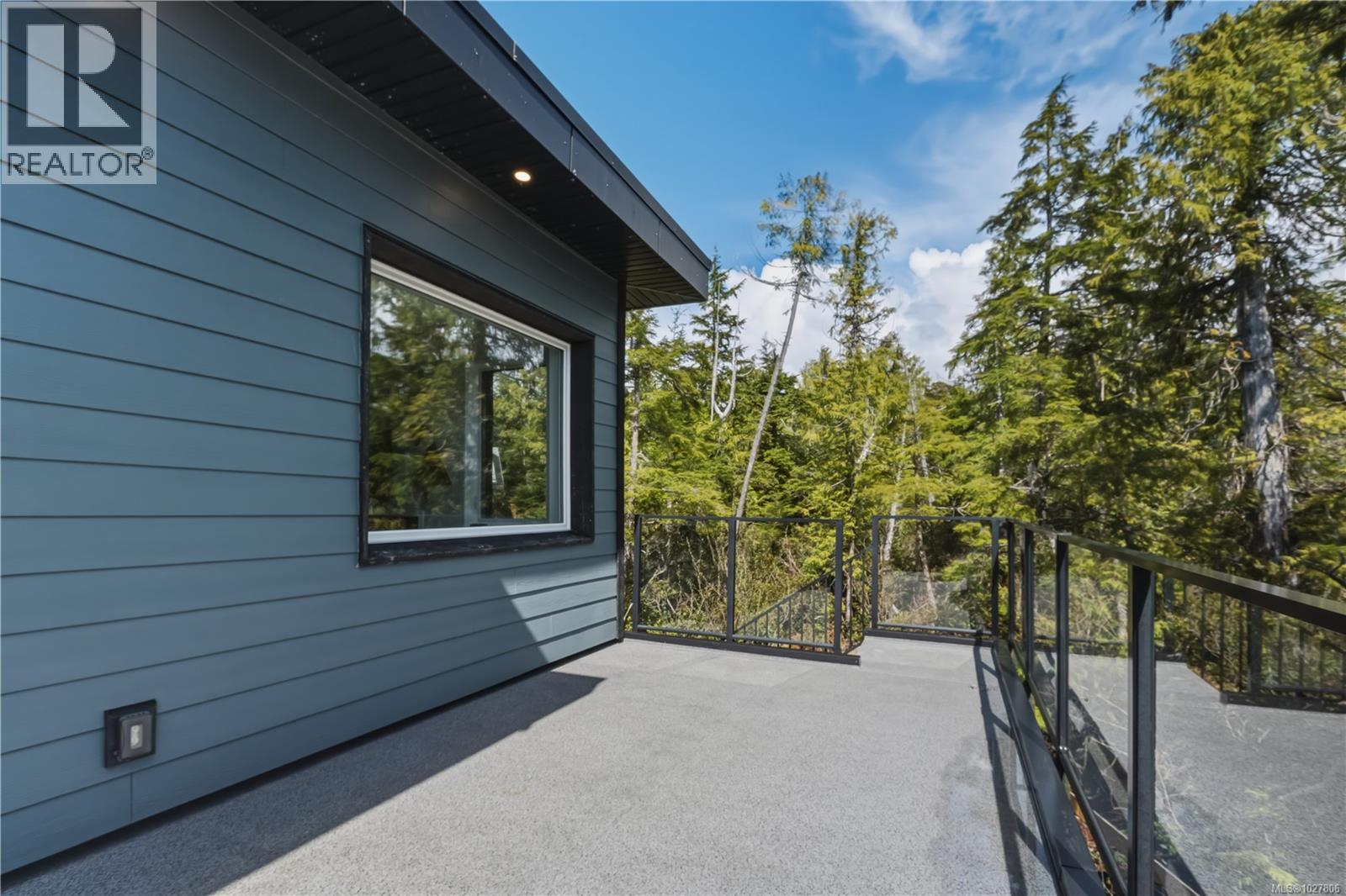 823 Lorne White Pl, Ucluelet