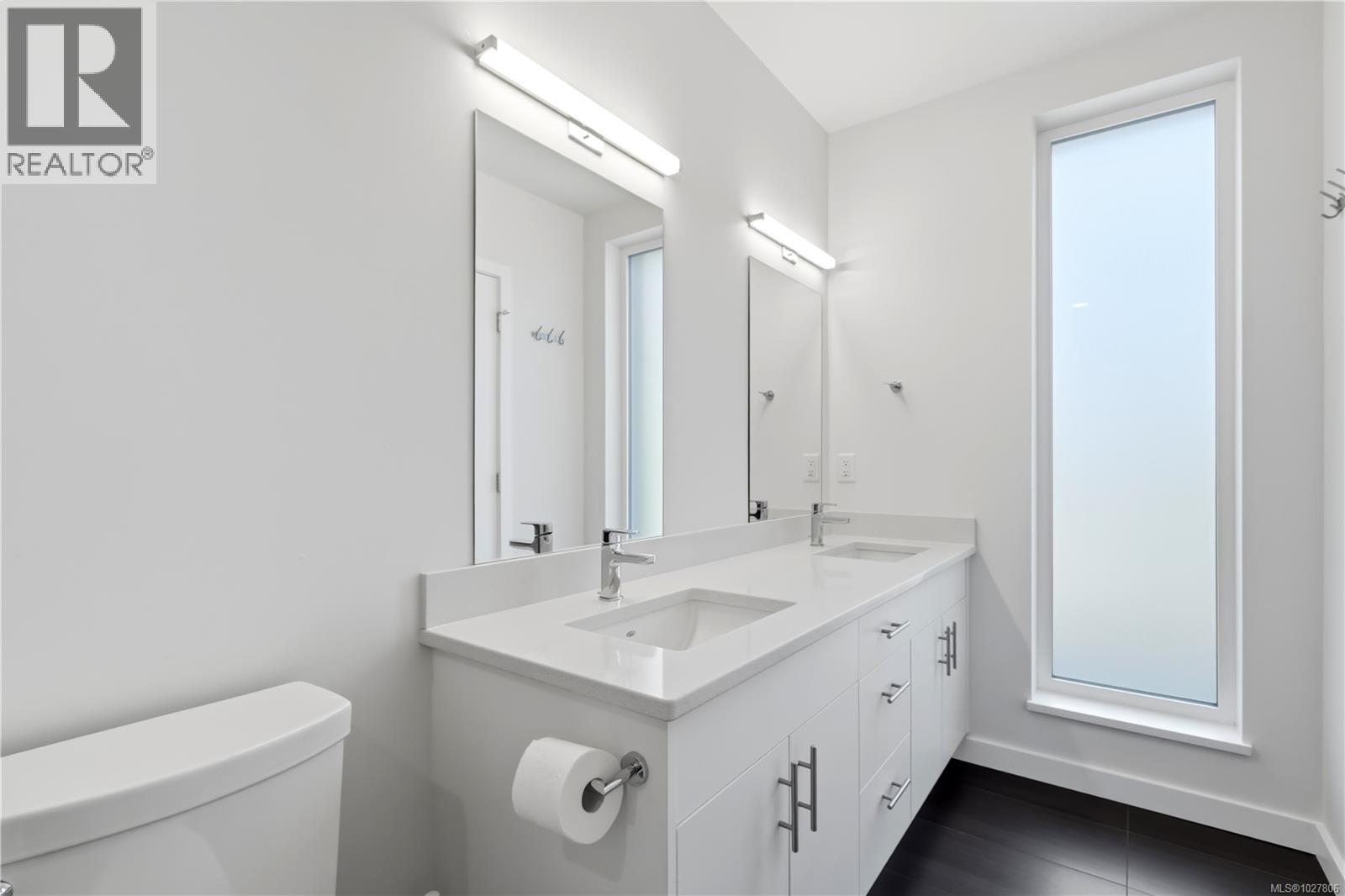 823 Lorne White Pl, Ucluelet
