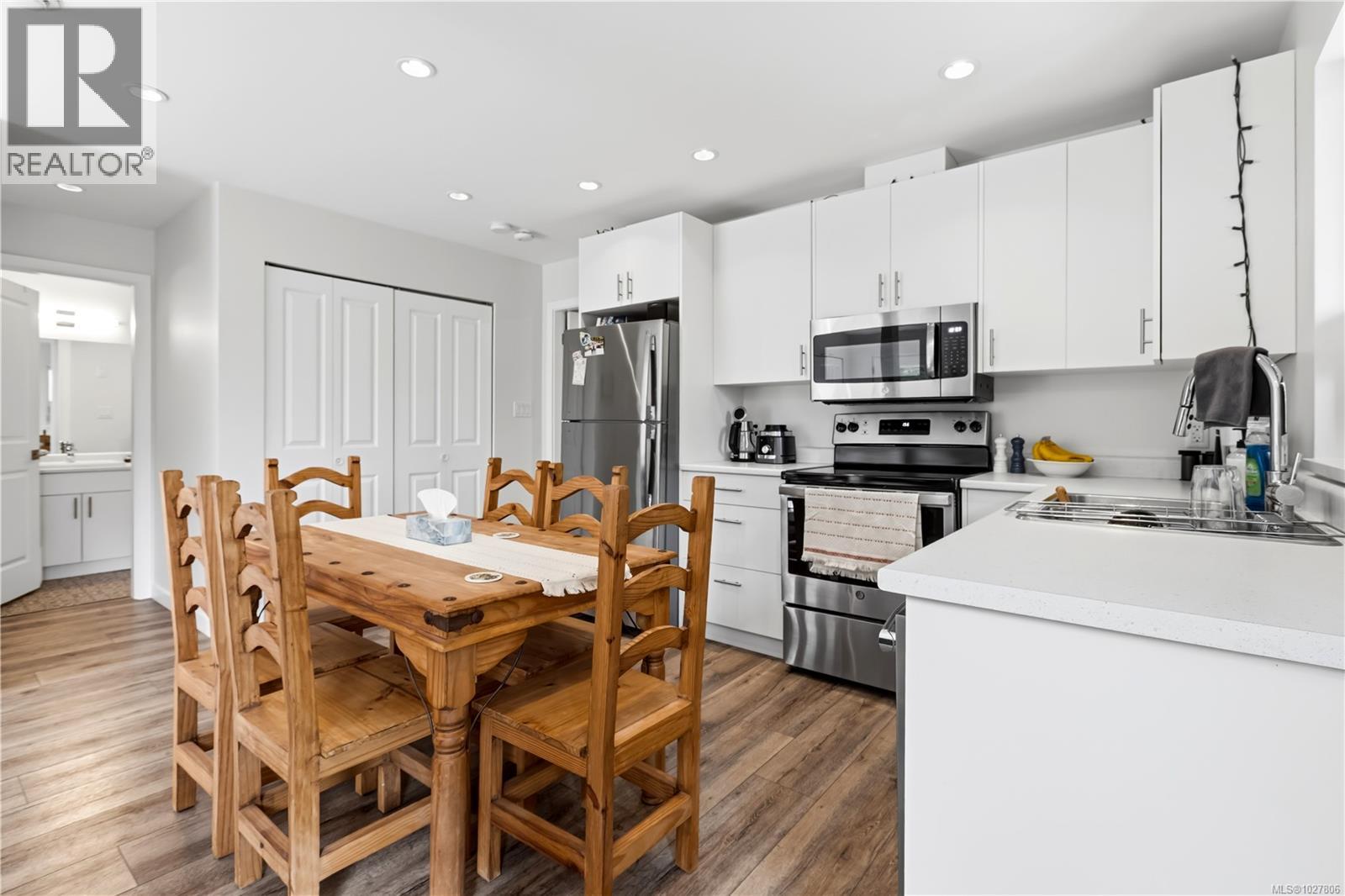 823 Lorne White Pl, Ucluelet