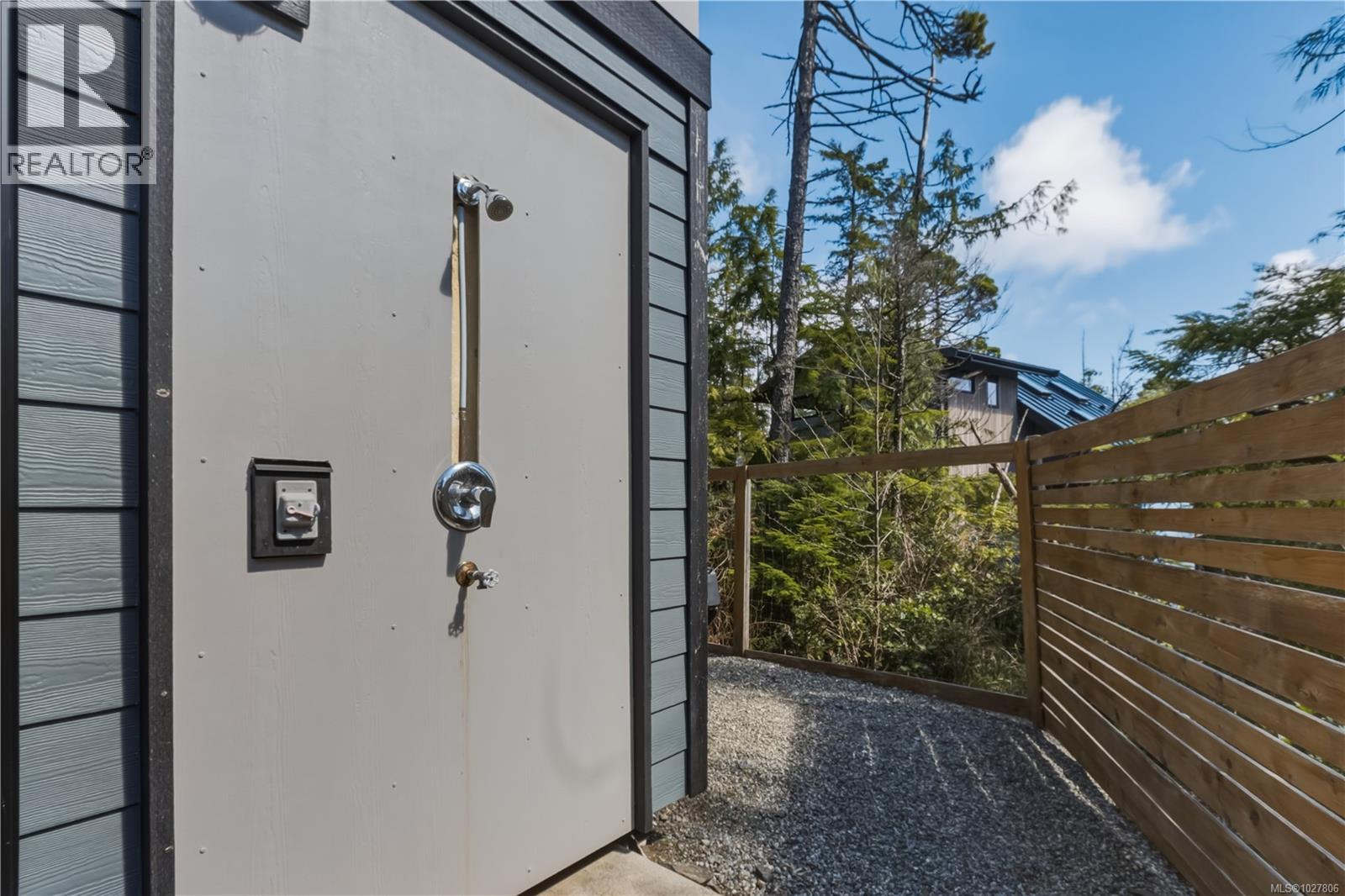 823 Lorne White Pl, Ucluelet
