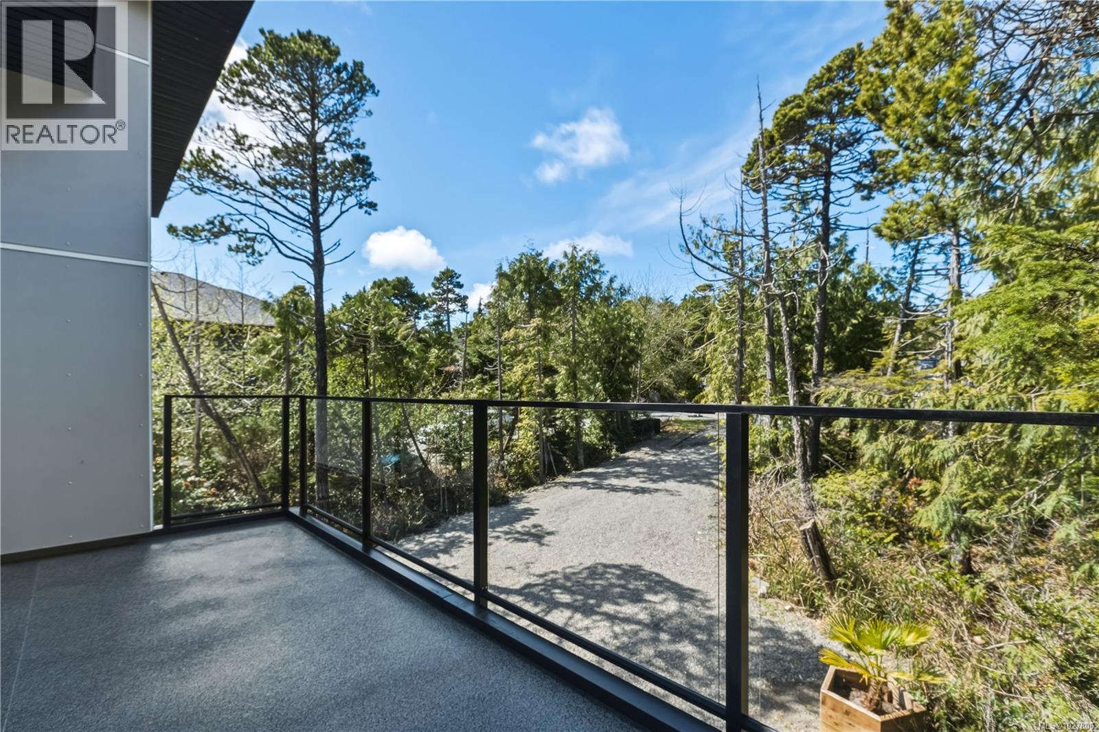 823 Lorne White Pl, Ucluelet