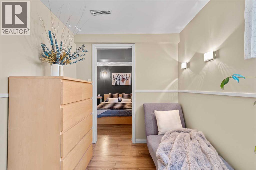 223 45 Street SW - 32