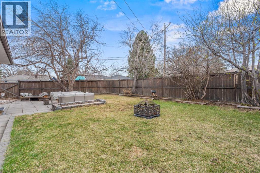 223 45 Street SW - 40