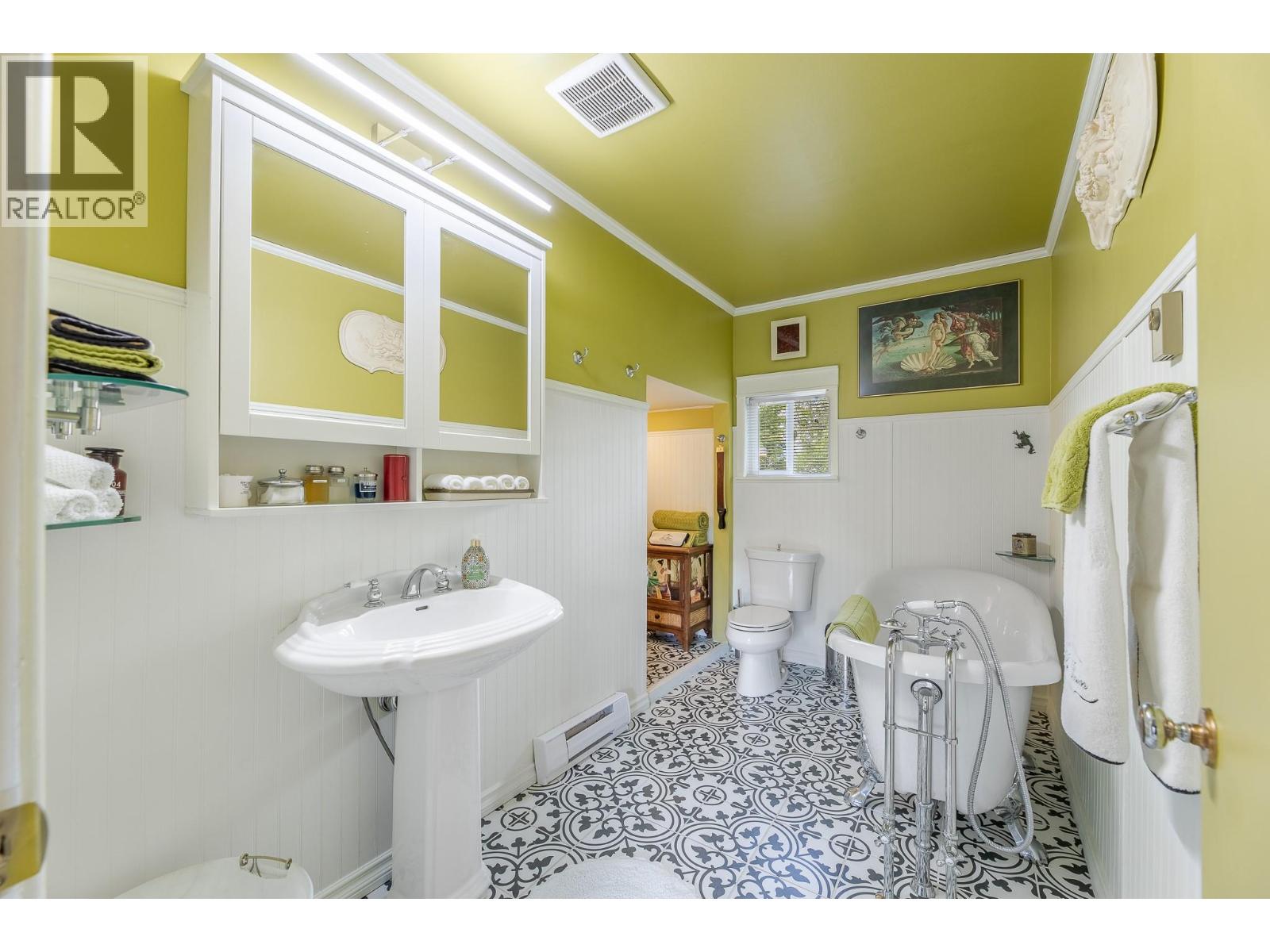  14001 McPherson Avenue, Summerland