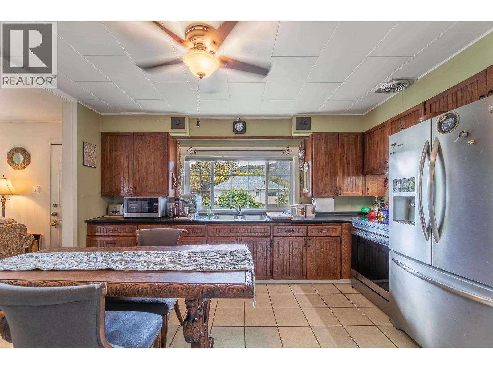  14001 McPherson Avenue, Summerland