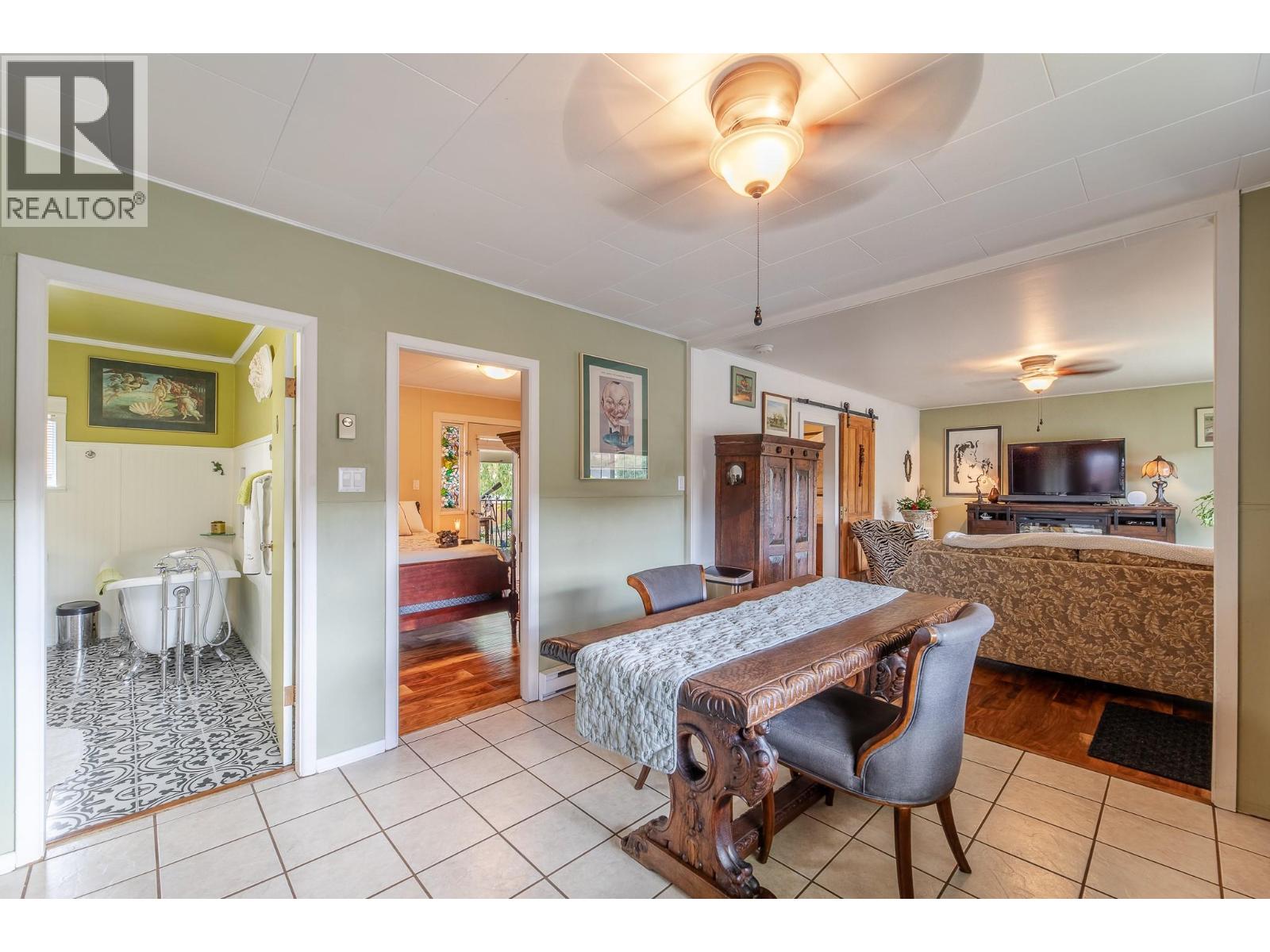  14001 McPherson Avenue, Summerland