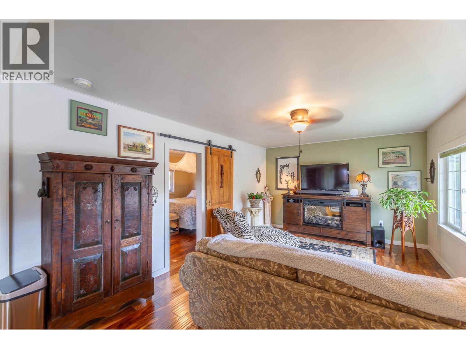  14001 McPherson Avenue, Summerland
