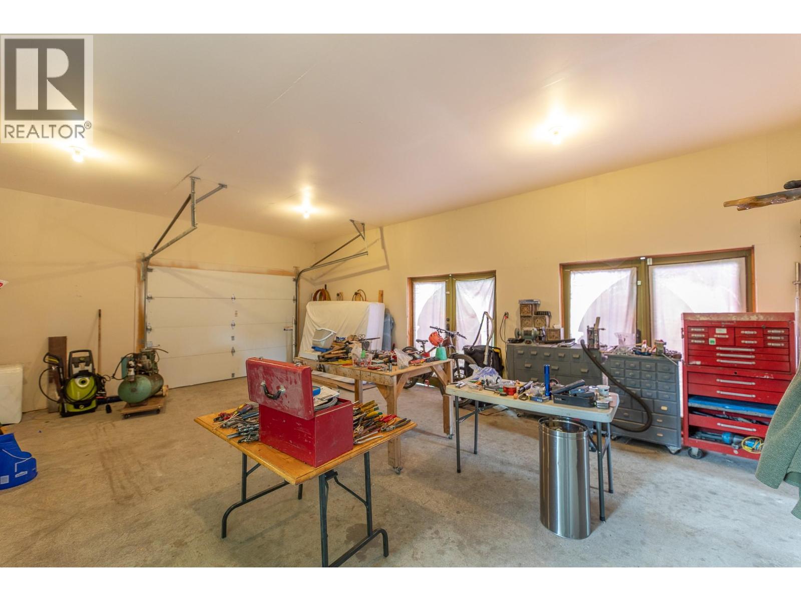 14001 McPherson Avenue, Summerland
