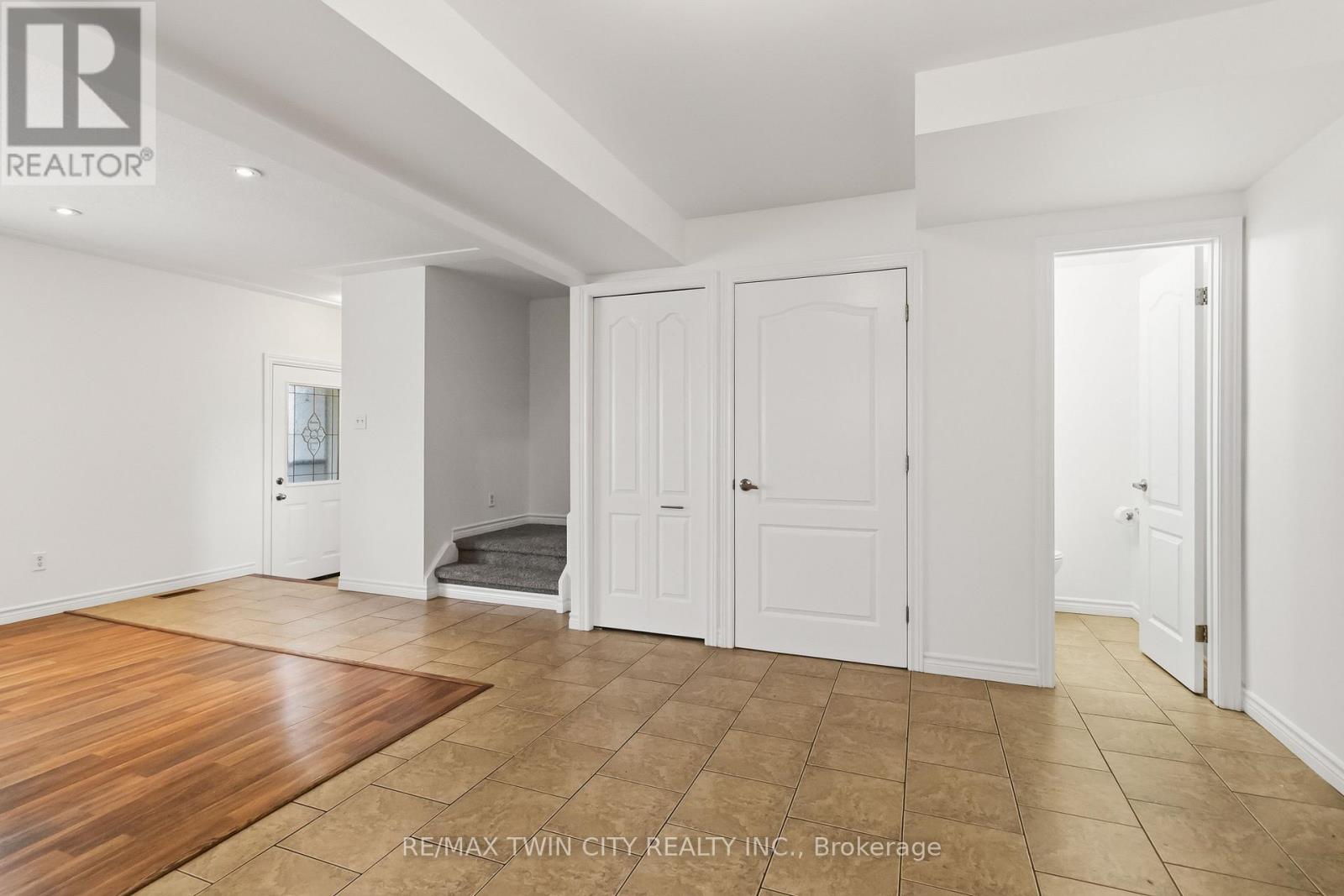 #C 51 METCALFE CRESCENT - 13