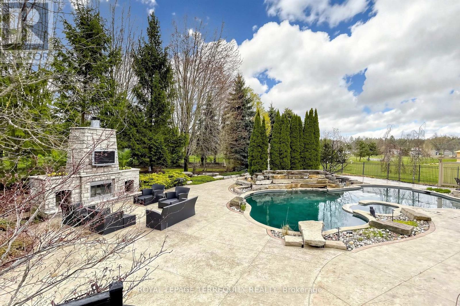 63 GRAYFIELD DRIVE - 42