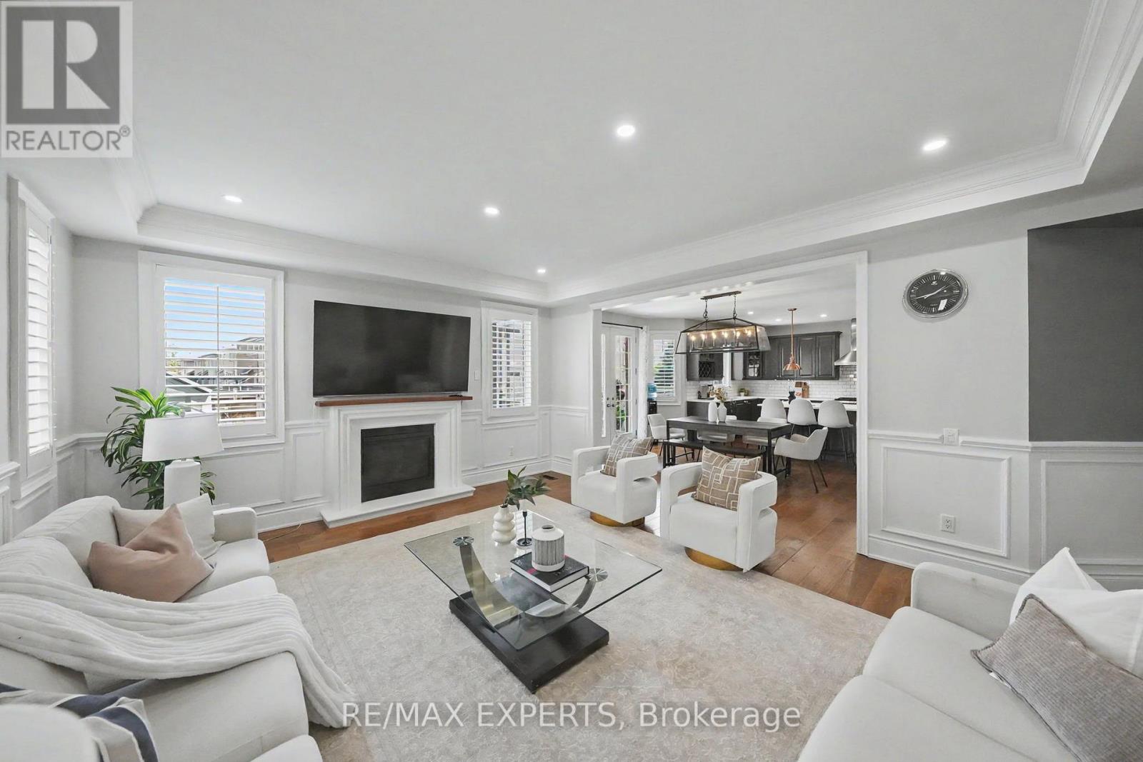 74 DUNROBIN CRESCENT - 19