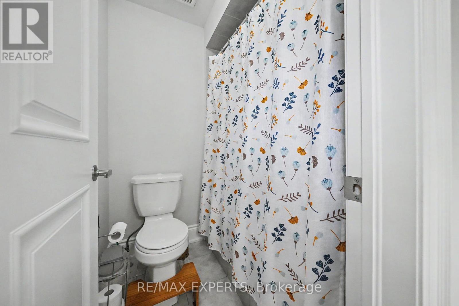74 DUNROBIN CRESCENT - 42