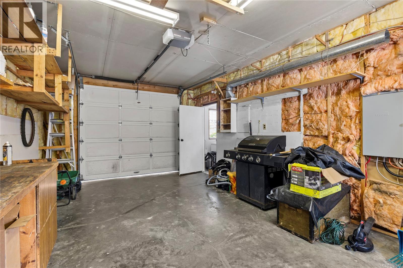 661 Barclay Cres N - 23