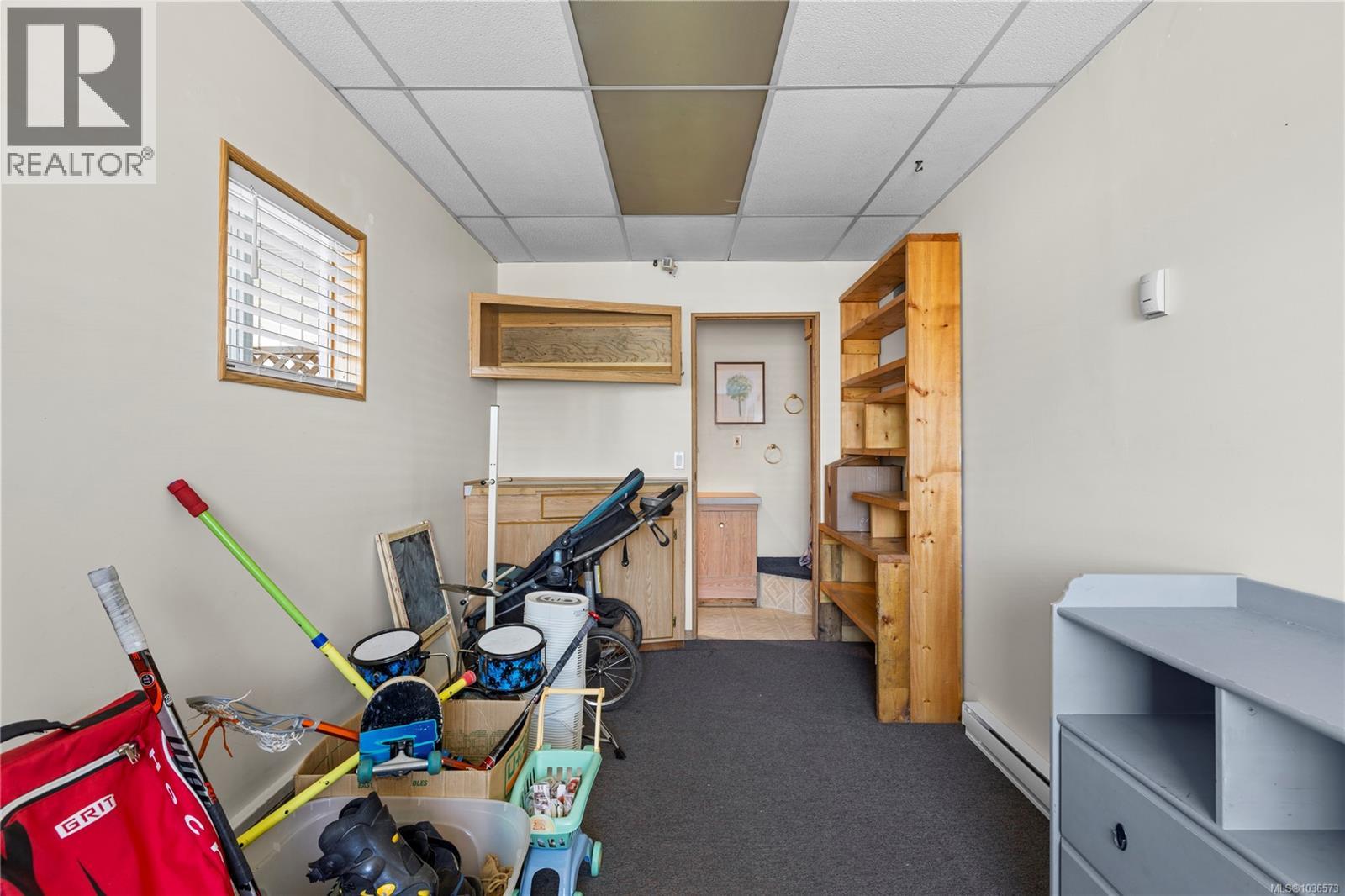 661 Barclay Cres N - 24