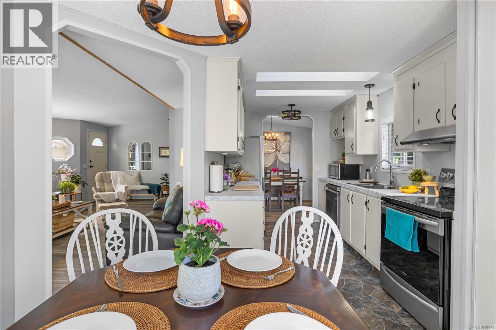 661 Barclay Cres N - 4