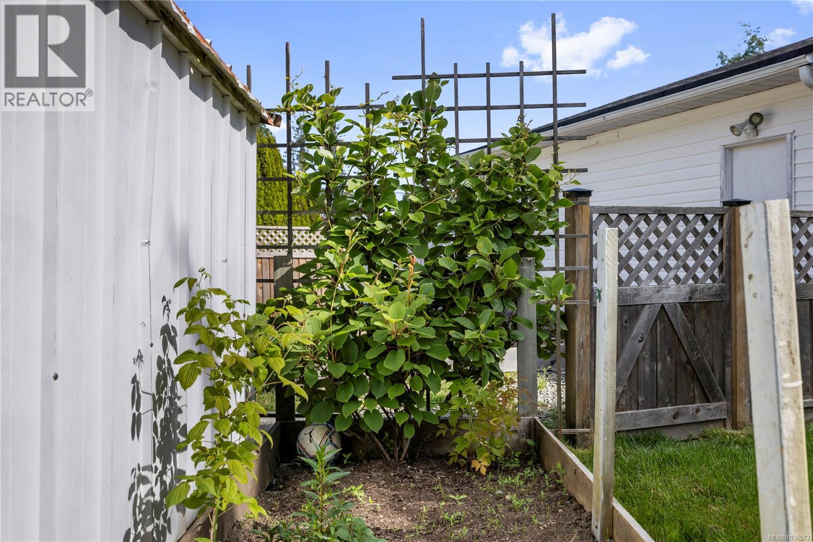 661 Barclay Cres N - 54