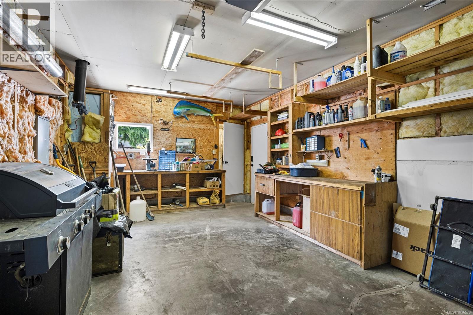 661 Barclay Cres N - 55