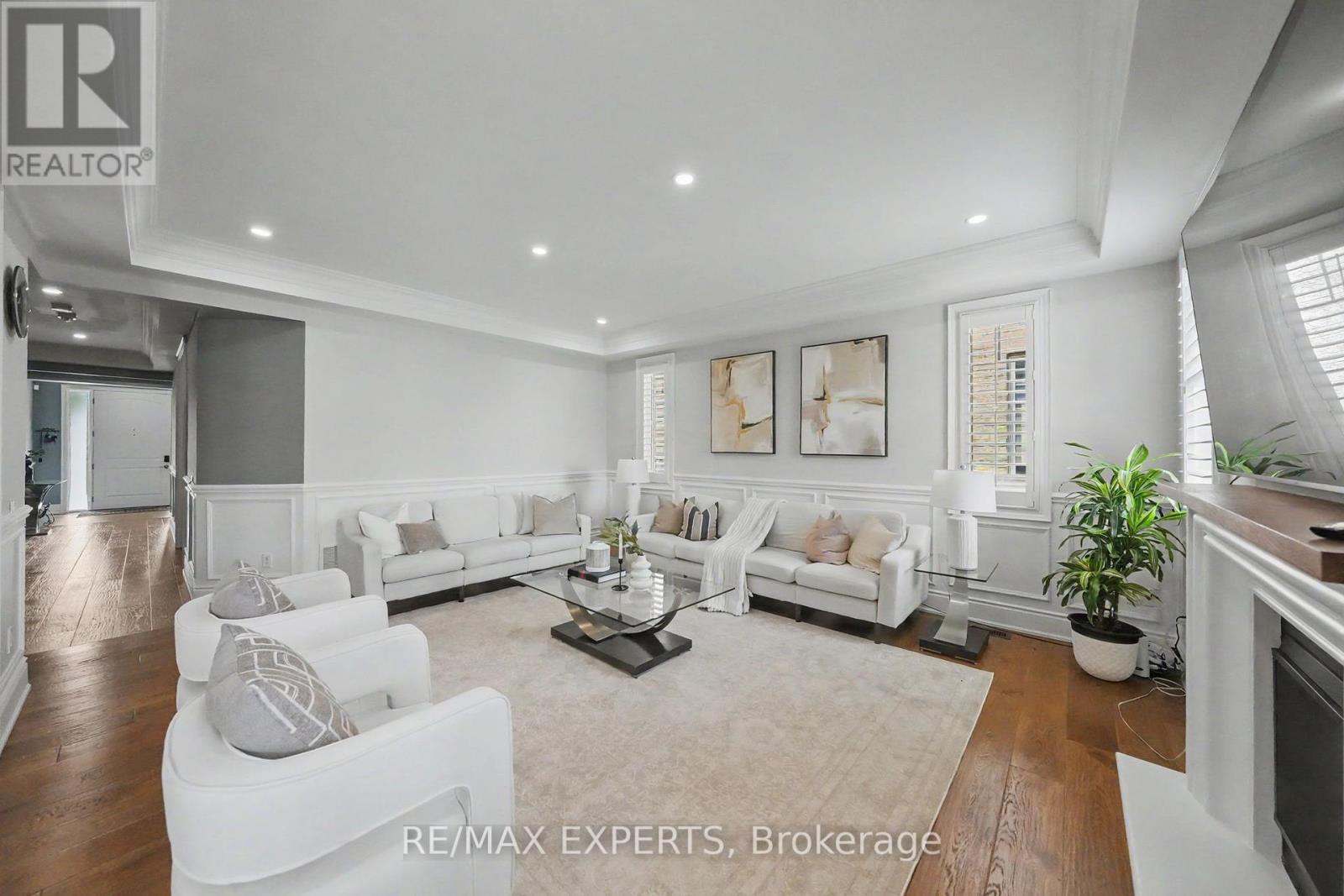 74 DUNROBIN CRESCENT - 20