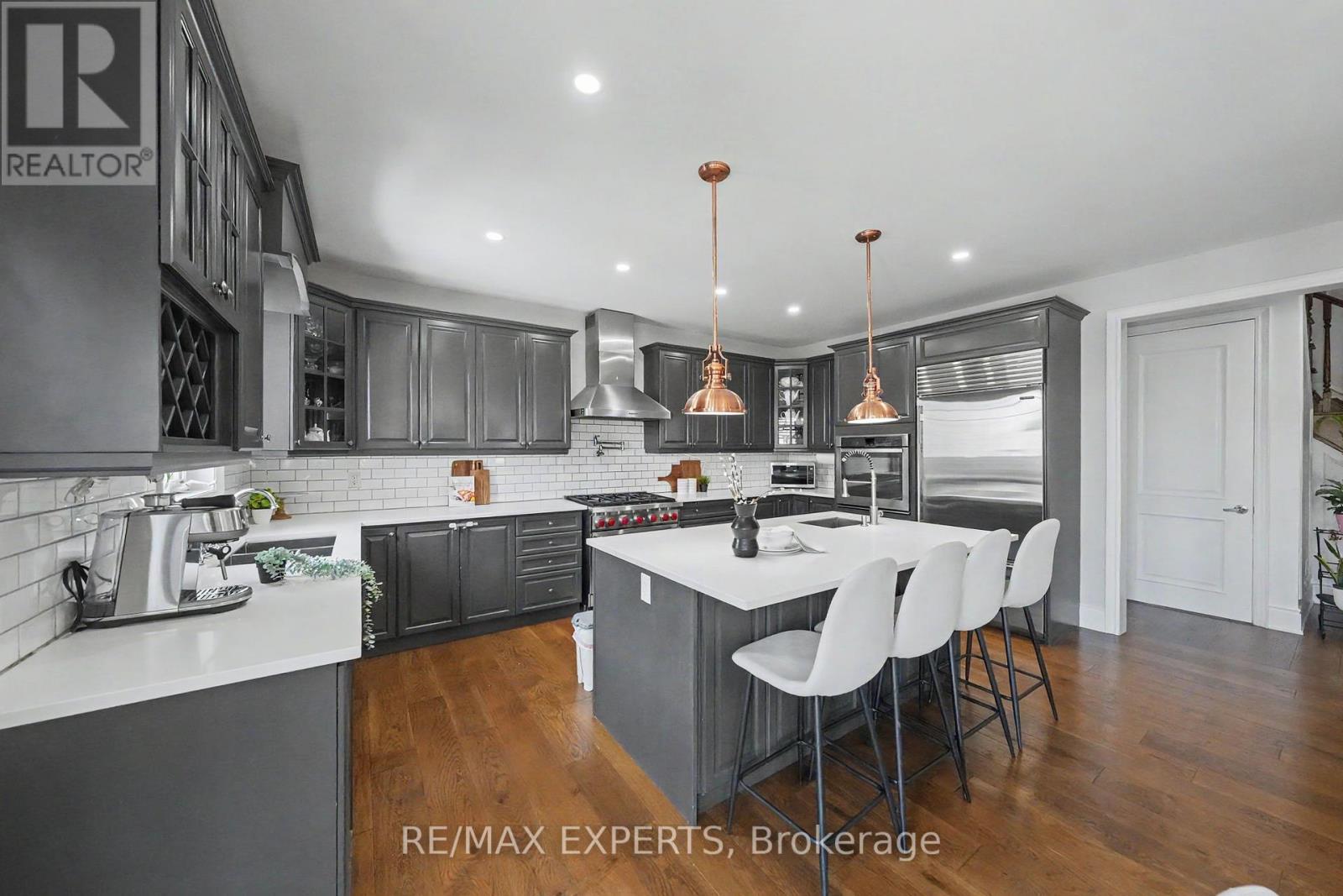 74 DUNROBIN CRESCENT - 24