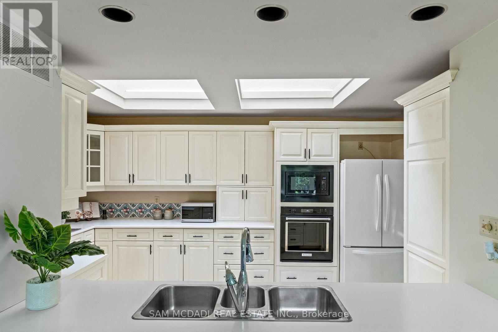 521 VANESSA CRESCENT - 15