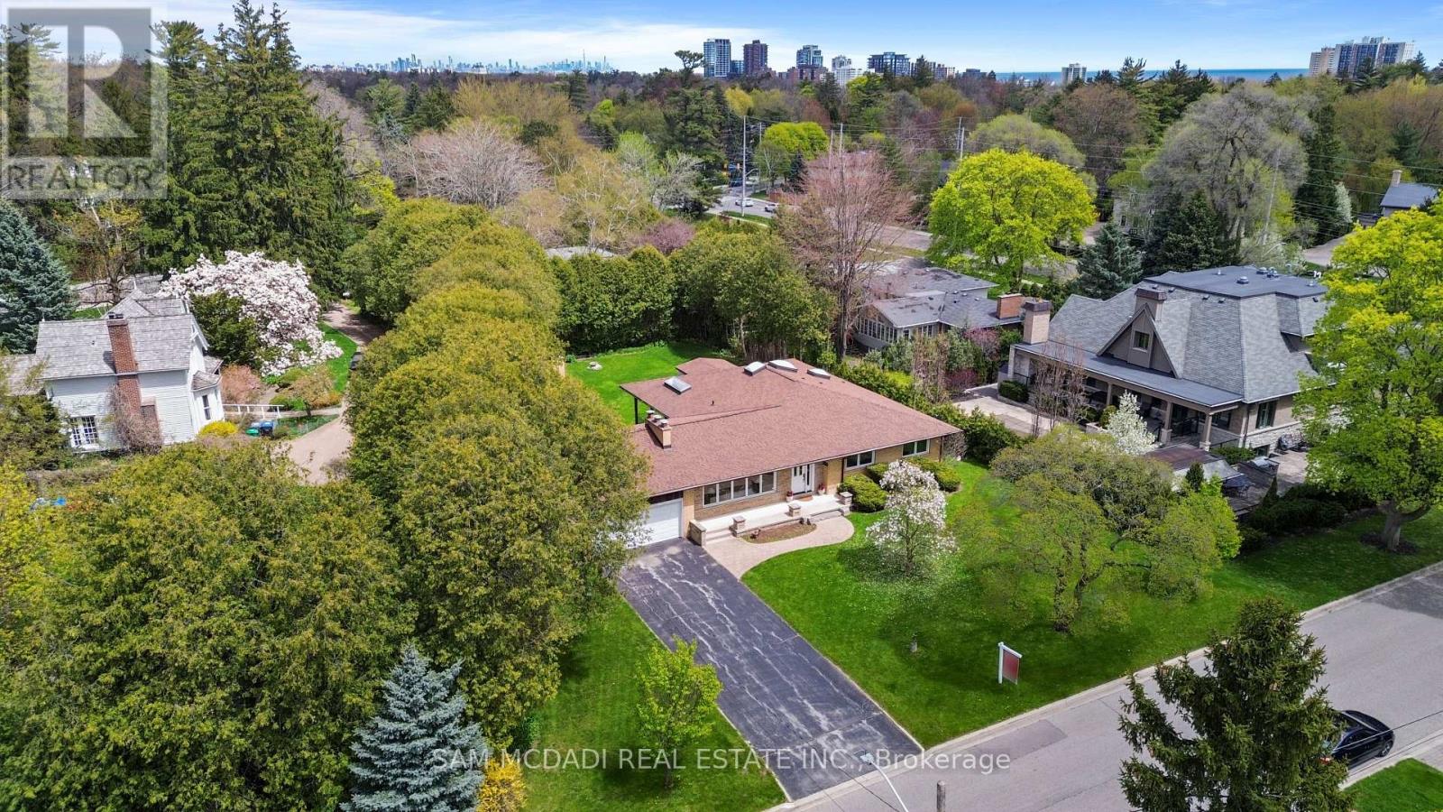 521 VANESSA CRESCENT - 34