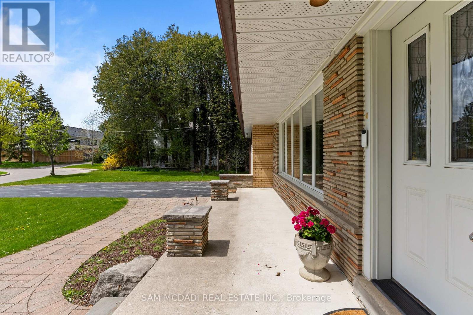 521 VANESSA CRESCENT - Image 3