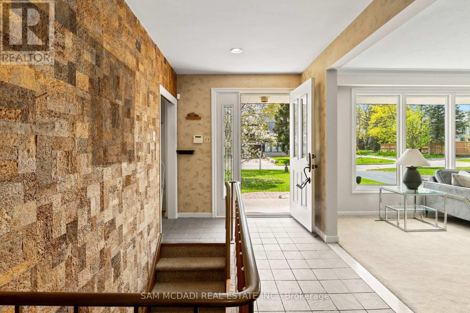 521 VANESSA CRESCENT - 4